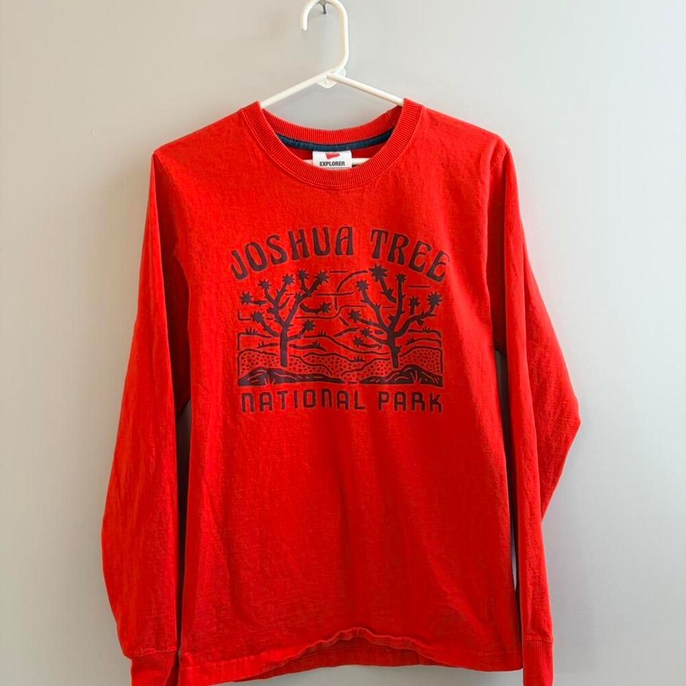 Red Joshua Tree National Park sweatshirt shirt Size S, fall, outdoors, casual